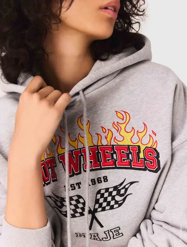 Sudadera corta con logotipo bordado Sudadera corta con logotipo bordado