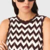 Top de ganchillo en zigzag