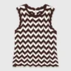 Top de ganchillo en zigzag