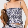 Top fruncido con estampado de frutas
