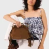 Top fruncido con estampado de frutas