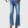 Vaqueros de denim con bolsillos Vaqueros de denim con bolsillos
