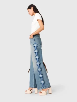 Vaqueros de pierna ancha con bordado floral