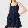 Vestido acampanado de denim bordado