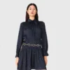 Vestido camisero fluido con tachuelas Vestido camisero fluido con tachuelas