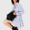 Vestido camisero fluido con tachuelas Vestido camisero fluido con tachuelas