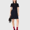 Vestido con cuello polo y minipliés Vestido con cuello polo y minipliés