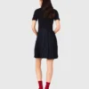 Vestido con cuello polo y minipliés Vestido con cuello polo y minipliés