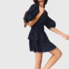 Vestido con volantes y pedrería Vestido con volantes y pedrería