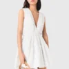 Vestido corto acampanado con espalda abierta