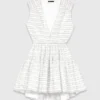 Vestido corto acampanado con espalda abierta