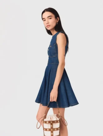 Vestido corto acampanado de denim