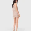 Vestido corto con pedrería y forro Vestido corto con pedrería y forro