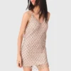 Vestido corto con pedrería y forro Vestido corto con pedrería y forro