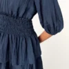 Vestido corto con volantes Vestido corto con volantes