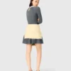 Vestido corto de punto con cuello de cuentas Vestido corto de punto con cuello de cuentas