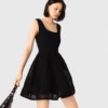 Vestido corto de punto de cesta bordado