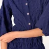 Vestido corto plisado con efecto satinado Vestido corto plisado con efecto satinado