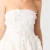Vestido corto tipo bustier bordado Vestido corto tipo bustier bordado