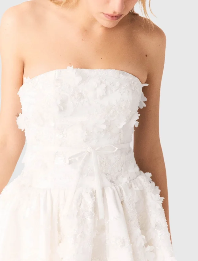 Vestido corto tipo bustier bordado Vestido corto tipo bustier bordado