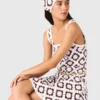 Vestido de ganchillo con estampado floral