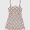 Vestido de ganchillo con estampado floral