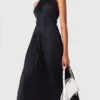 Vestido largo de satén plisado