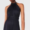 Vestido largo de satén plisado