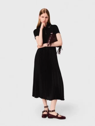 Vestido largo plisado con cuello polo