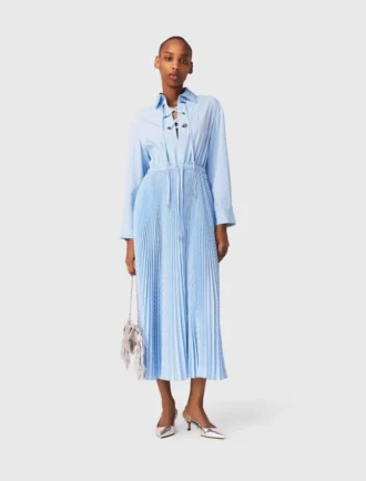Vestido largo plisado con ojales