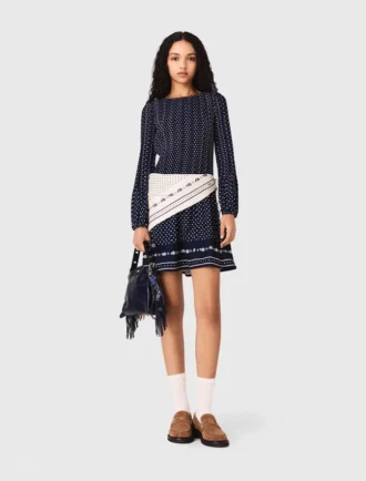 Vestido plisado con estampado de pañuelo