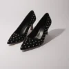 Zapatos de salón con punta afilada y pedrería