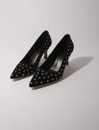Zapatos de salón con punta afilada y pedrería