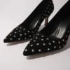 Zapatos de salón con punta afilada y pedrería