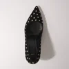 Zapatos de salón con punta afilada y pedrería