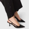 Zapatos de salón con talón abierto de charol