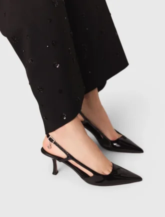 Zapatos de salón con talón abierto de charol