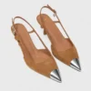 Zapatos de salón de ante con puntera metalizada
