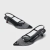 Zapatos de salón de malla con pedrería Zapatos de salón de malla con pedrería