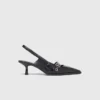Zapatos de salón de piel con correa con ojales