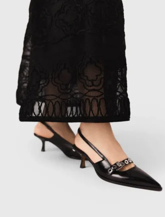 Zapatos de salón de piel con correa con ojales