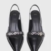Zapatos de salón de piel con correa con ojales