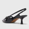 Zapatos de salón de piel con correa con ojales