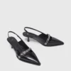 Zapatos de salón de piel con correa con ojales