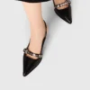 Zapatos de salón de piel con correa con ojales