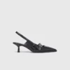 Zapatos de salón de piel con correa con ojales